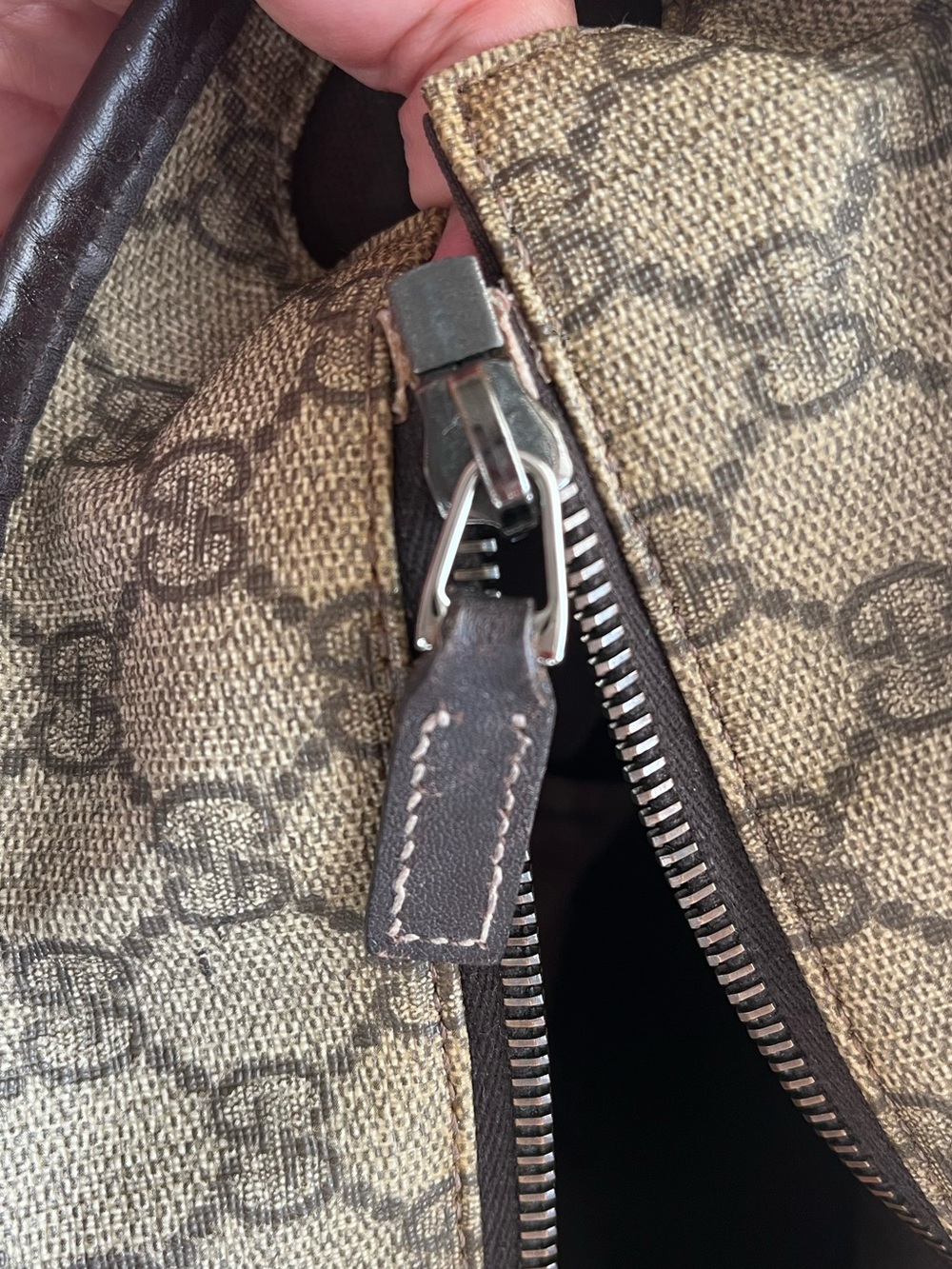 GUCCI GG SUPREME MONOGRAM TOTE - Picture 12 of 16